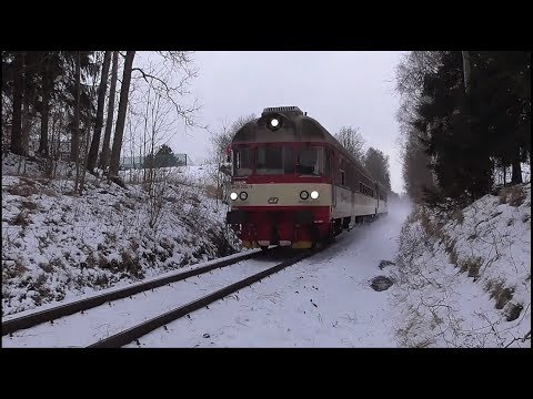 Vlak  |  854 v popraškem pokryté krajině krásnolipska [Full HD]