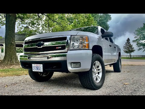 325/60R18 Tires On Stock Silverado Wheels (Nitto Terra Grapplers)