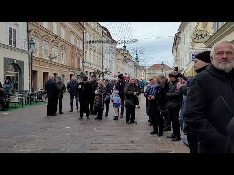 Karitative Kolping-Weihnacht am Alten Platz. Es spielt die Kolpingmusik Klagenfurt