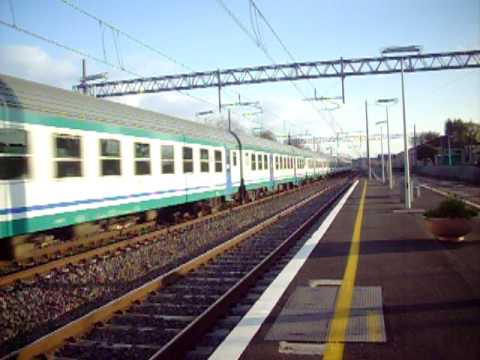 E464 167 in testa ed E464 046 in spinta al Regionale 2401