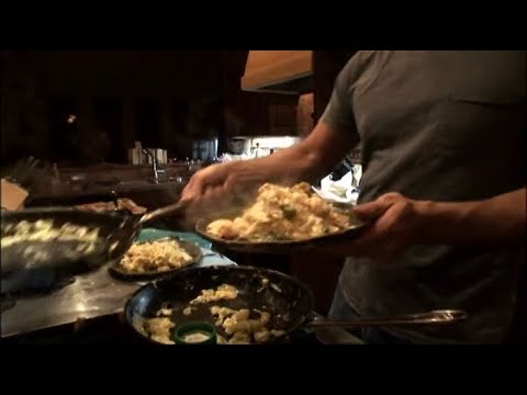 Breakfast Tacos - Robert Rodriguez 10-Minute Cooking School (Sin City Extras)