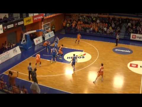 HUGE ALLEY-OOP: Helios Suns Jan Močnik and Kyle Casey with a big play against Rogaška