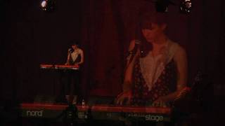 Lucy Schwartz - Graveyard (Live)