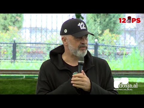 Rama ndalon fjalimin gjatë thirrjes së ezanit, cohet në këmbë: Ku e lashë?