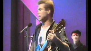Red Box - &#39;Lean on Me&#39; live on Wogan,1985