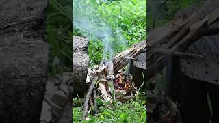 Download lagu CARA MENYALAKAN API DALAM KONDISI HUJAN DAN KAYU BAKARNYA BASAH #shorts mp3