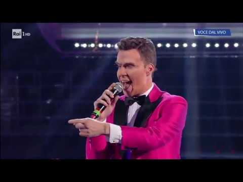 Federico Angelucci è Robbie Williams: "Angels" - Tale e Quale Show 16/11/2018