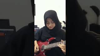 Download lagu Cewek berhijab. Memainkan skill gitarnya. luar biasa mp3