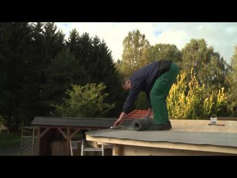 Verlegung von Dachpappe am Gartenhaus - Finnhaus Wolff