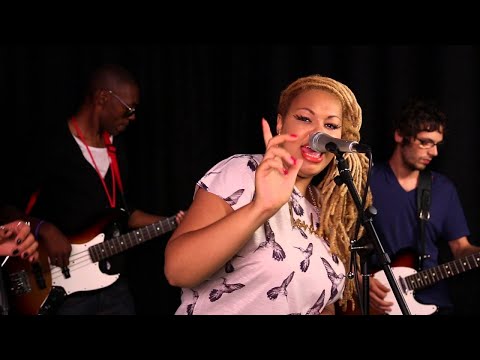 Harleighblu - Who's That Girl (Live at YouTube Studios London)