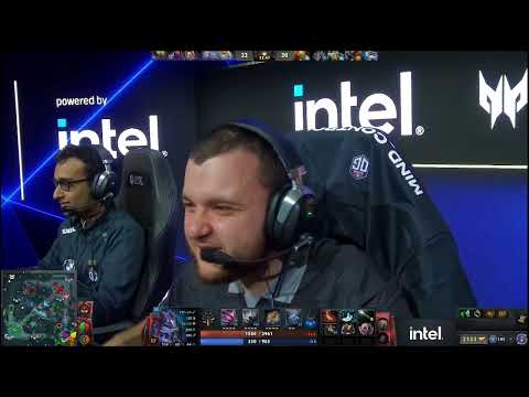 Mind Control shush  the Berlin crowd as he hides in the trees without a TP!