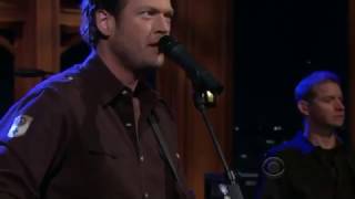 Blake Shelton - Who Are You When I&#39;m Not Looking (09.29.2010)