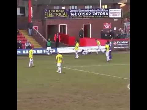 Worcester City’s Shab Khan epic reaction after being fouled