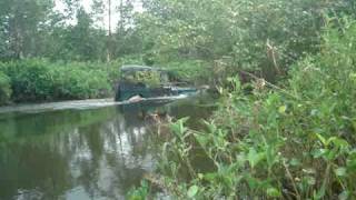preview picture of video 'Jeep 51 (Pablo Renegado) sem snorkel atravessando rio fundo.'