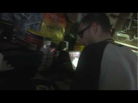 Saimn-I scwratchin' ina di BoomRoom