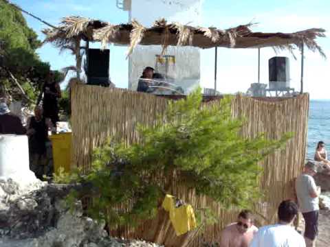 DJ Dekky @ SUNce BEAT 2 - Beach Stage, playin Kenny Bobien - Grateful