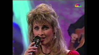 Does he love you - Reba McEntire &amp; Linda Davis - live