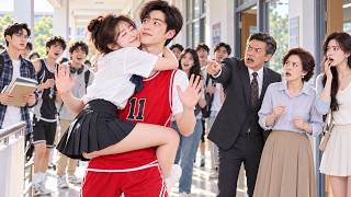 Reborn to Avoid Her Toxic Ex, She Accidentally Ends Up in Bed with the Campus Heartthrob!
