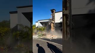 Family watches helplessly as Colombia quake destroys home
