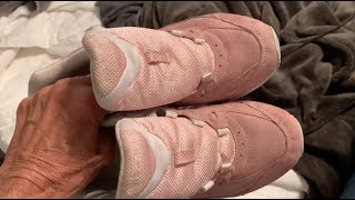 How to clean your leather suede shoes with white vinegar