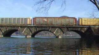 preview picture of video 'Railfanning NS Around Harrisburg 01/23/10 (Part 3 of 7): Four Westbounds at Duncannon'
