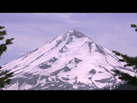 Nearly 200,000 people live, work or pass through California’s volcanic hazard zones on a daily basis, according to a new report assessing eruption risks. (March 1)