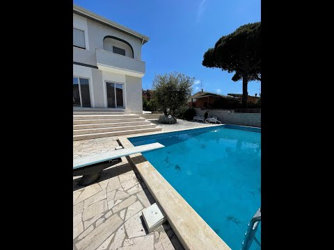 Вилла для отдыха на морском курорте Анцио в Италии