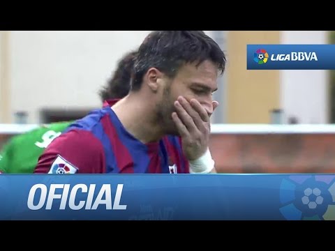 Remate de cabeza de Piovaccari que sale desviado