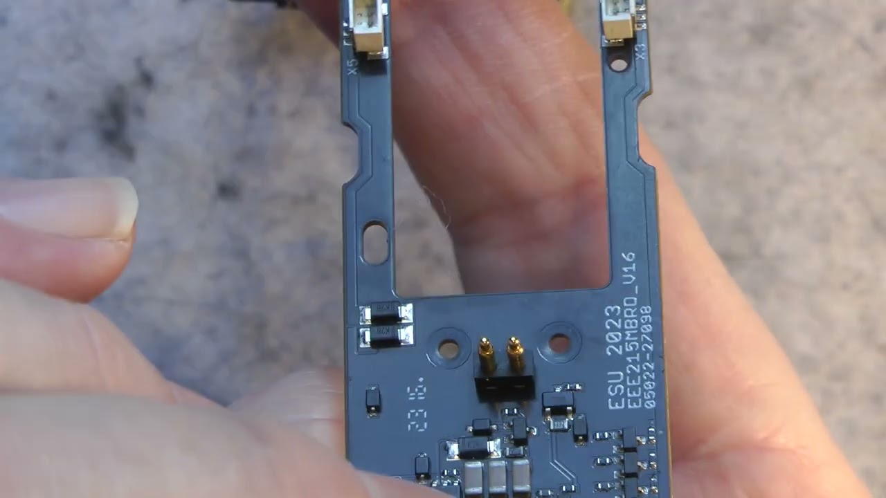 Wolfgangs Märklin Modellbahn-ESU BR 218 Schnittstellenpin abgerissen Was TUN??