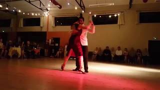 Haris Milhail y Natasha Lewinger "Ciego"  4/4