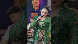 Download lagu niken salindry - ayang ayang | Duh dewo dewa ning asmoro mp3 Download lagu niken salindry - ayang ayang | Duh dewo dewa ning asmoro mp3