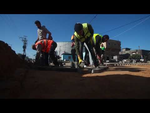 أعمال تبليط شارع (10) جنوب غزة