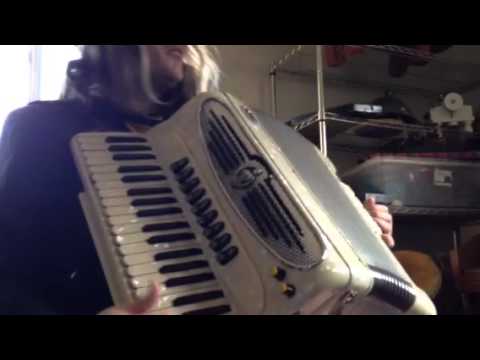 Öhrmpolska efter Folke Starkman played on accordion by Aaron Seeman (Duckmandu)