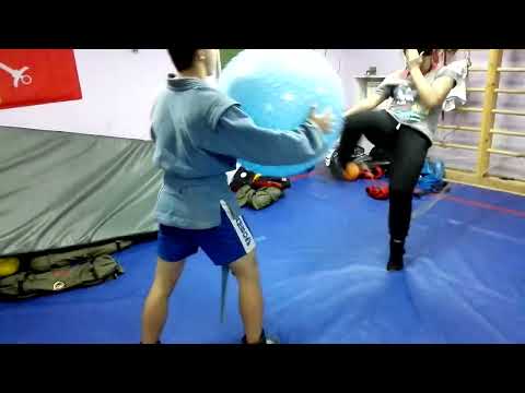 УДАРНАЯ ТЕХНИКА ВЗРОСЛЫЕ. УДАР НОГОЙ ВПЕРЁД С РЕЗИНОЙ