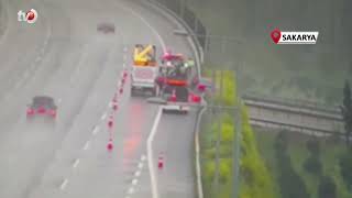 Önce Bariyere, Ardından Otoyol Çalışanlarına Çarptı O Anlar Kamerada