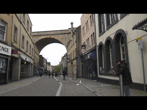 Mansfield town centre Nottinghamshire tour rundown worst of both worlds.