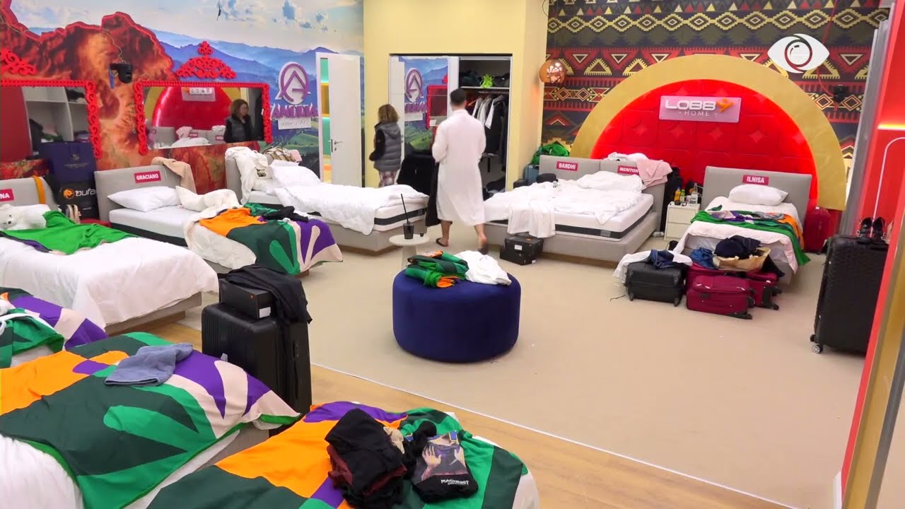 Meritoni thur planin, shkon te Meri: Më gjej diçka seksi në garderobën tënde për Julin, të mbathura…