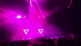 San Holo playing DROELOE - zZz @ Microsoft Theater - Shelter Tour