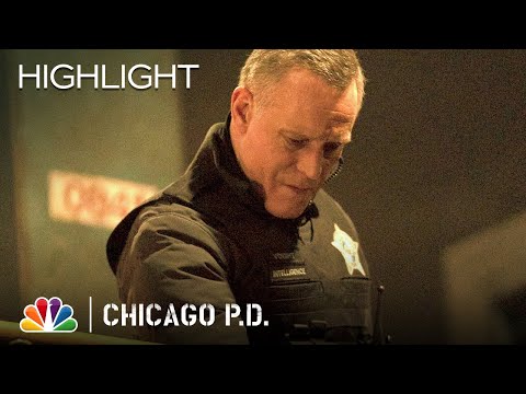 Shots Fired! Voight Attempts to Take Down an Armed Criminal - Chicago PD