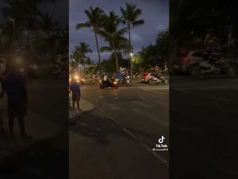 defile de moto au chaudron 974 le 24  décembre