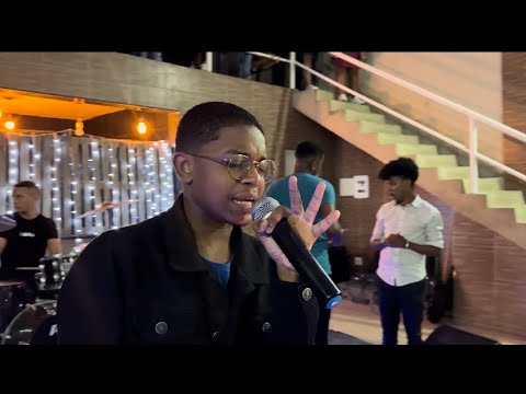 ELE EMOCIONOU CANTANDO ESTE LOUVOR 😭 - Samuel Azevedo - Sala de Adoração - Austin