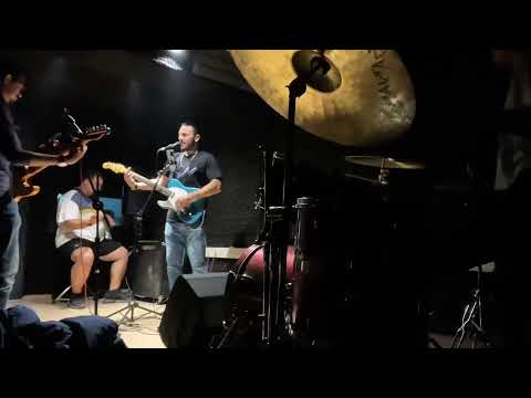 E) Hiçbiri - Yine Seni (Live)