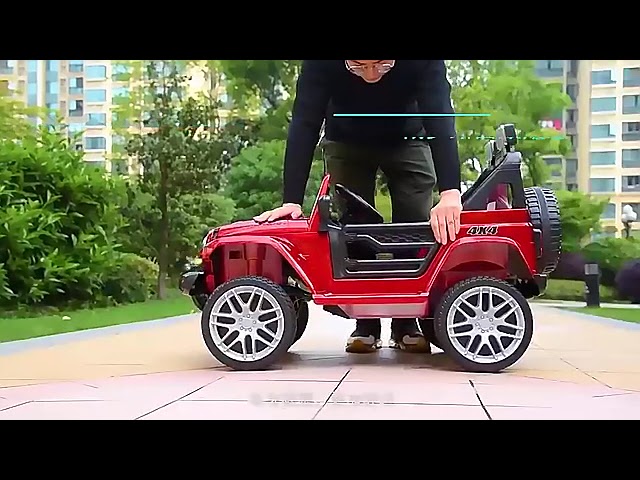 سيارات اطفال كهربائية تصميم جبلي دفع رباعي 4*4 مناسبة من عمر 2 إلى 7 سنوات بجهاز تحكم عن بعد ودواسة داخلية