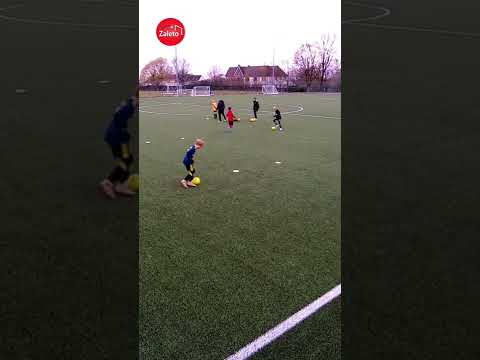 Figure of 8 practice to improve dribbling ⚽️ Soccer Training Drill #footballcoach #footballdrills