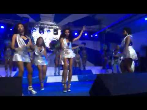 Passista Thaís Santana sambando na Portela