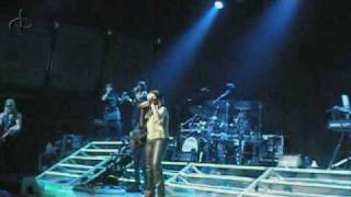 Laura Pausini - Love comes from the inside [Avery Fisher Hall, NY]