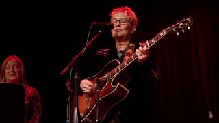 Eliza Gilkyson - Through the Looking Glass (Live on eTown)