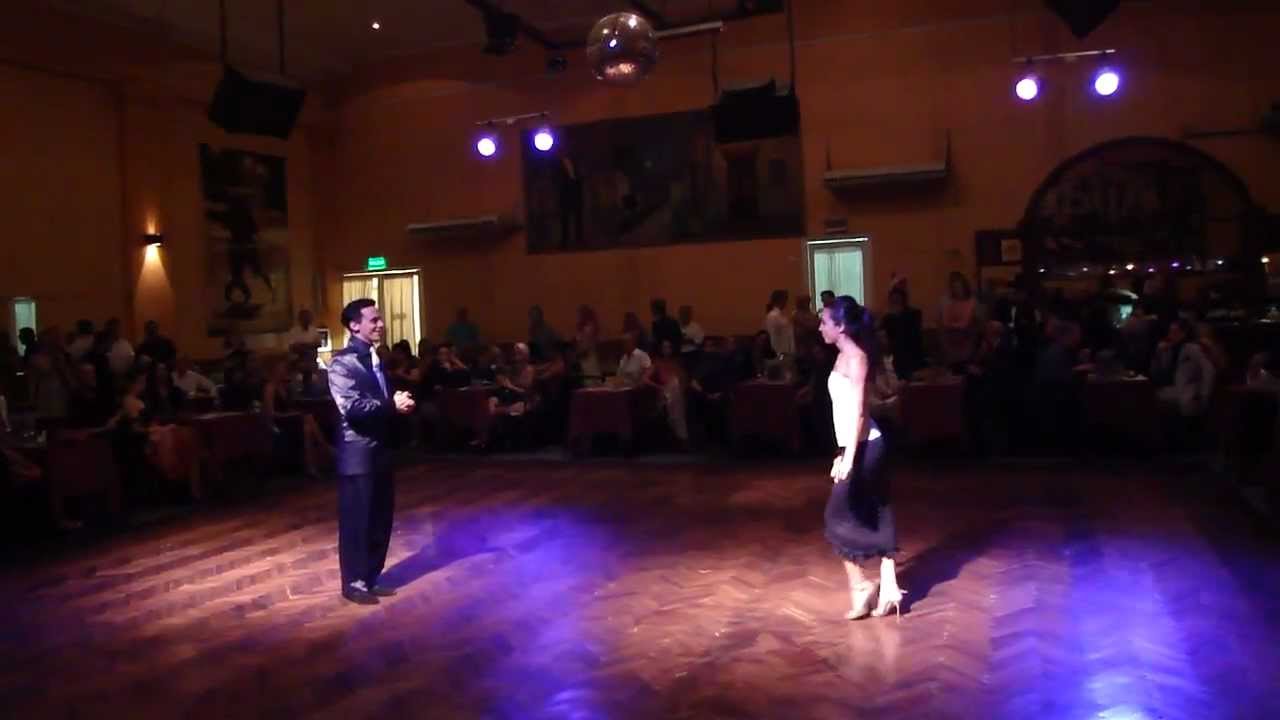 SALÓN CANNING - José Almar y Juliana Aparicio - "La esquina" (milonga) - [enero 2013]