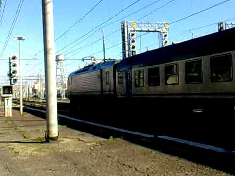 Treno chegando à estação de Trastevere