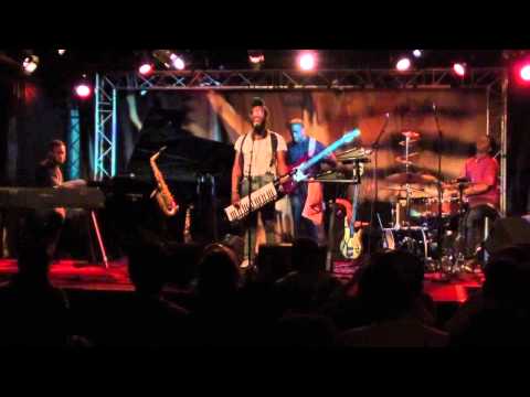 Robert Glasper Experiment " Weird Fishes / We live in Brooklyn, Baby-Live at New Morning,Paris 2011
